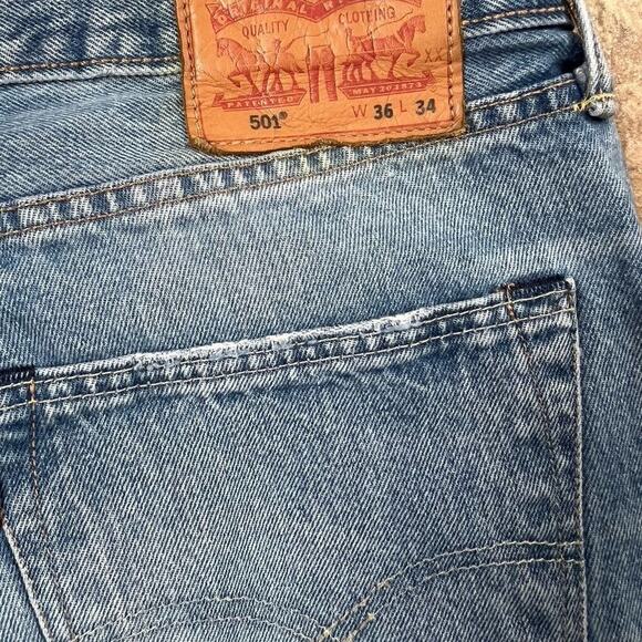 Levis 501 men’s size 36 X 34, distressed - Picture 4 of 6